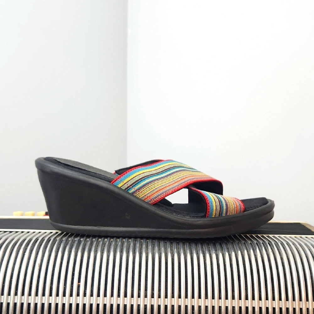 BARELY WORN SKECHERS COLORFUL CRISS-CROSSED STRIPED STRAPS WEDGE SANDALS SZ 8